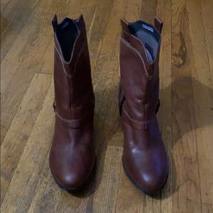 Clark’s Artisan short boots